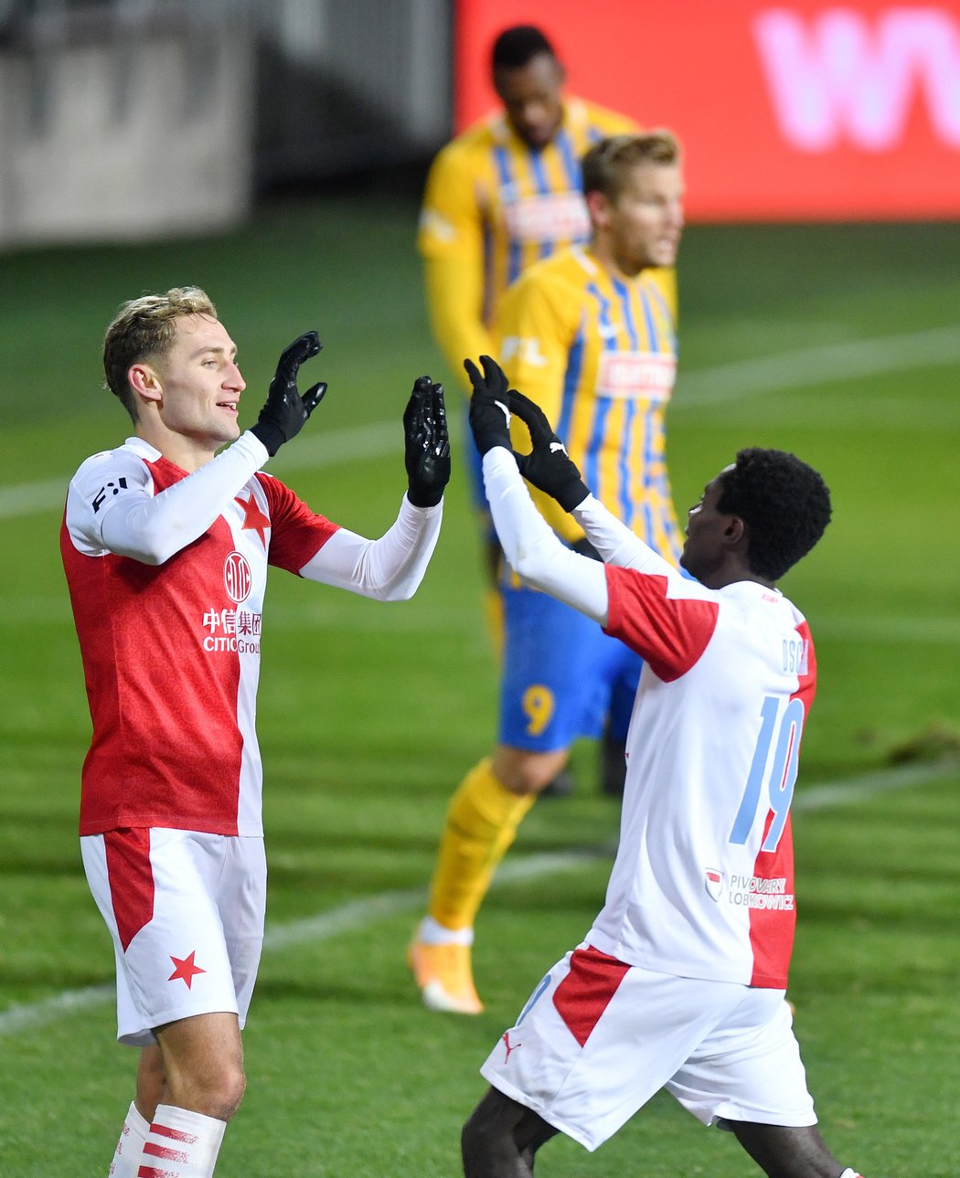 Oscar Dorley se tlačí do základní sestavy Slavie přes Jana Bořila