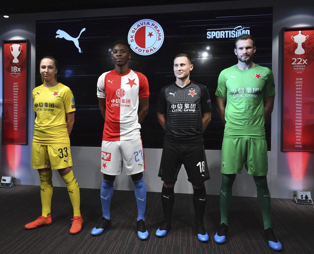 Slavia ve spolupráci se značkou Puma představila nové dresy, na snímku zleva brankářka ženského týmu Barbora Votíková a hráči ligového áčka Ibrahim Traoré, Jan Bořil a Ondřej Kolář