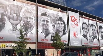 Slavia před Villarrealem oslaví výročí a pojmenuje tribunu po další legendě