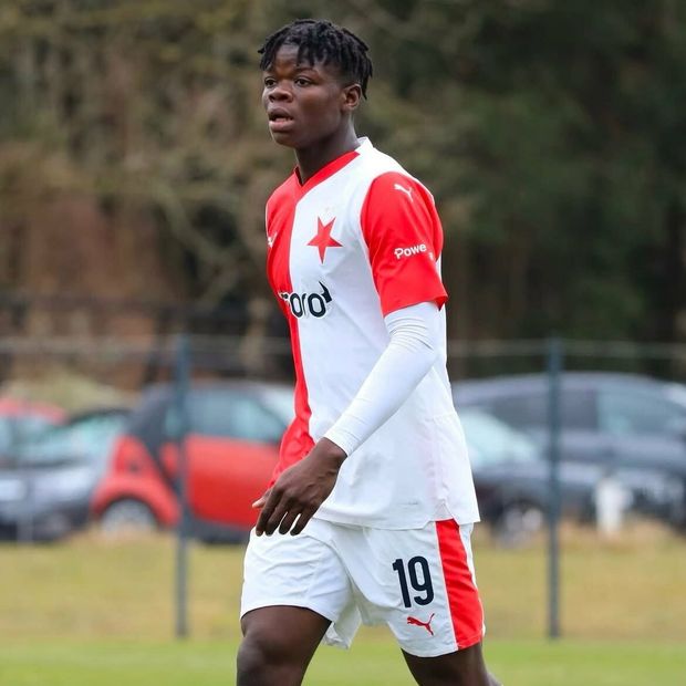 Emmanuel Fully v dresu Slavie Emmanuel Fully v dresu Slavie