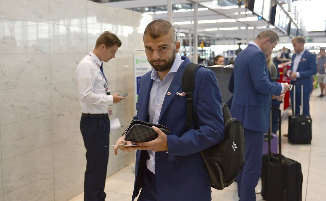 Slávistický záložník Levan Kenija před odletem do Portugalska