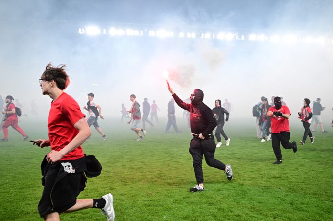 Evropská média reagují na skandál: Šílené záběry! Skutečně zvrácené chování Evropská média reagují na skandál: Šílené záběry! Skutečně zvrácené chování