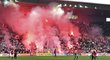 Fanoušci Slavie nakonec na utkání s Plzní mohou v plném počtu, vyvarují se ale použití pyrotechniky?