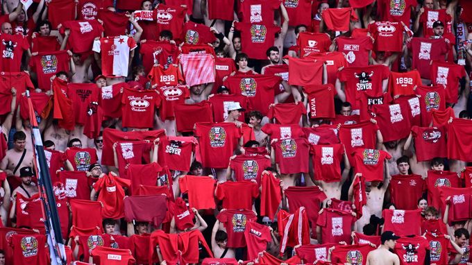 Liga očima fanoušků: Tvrdíkovo chování? Jen maska. Radost Slavie z titulu brzy pomine Liga očima fanoušků: Tvrdíkovo chování? Jen maska. Radost Slavie z titulu brzy pomine