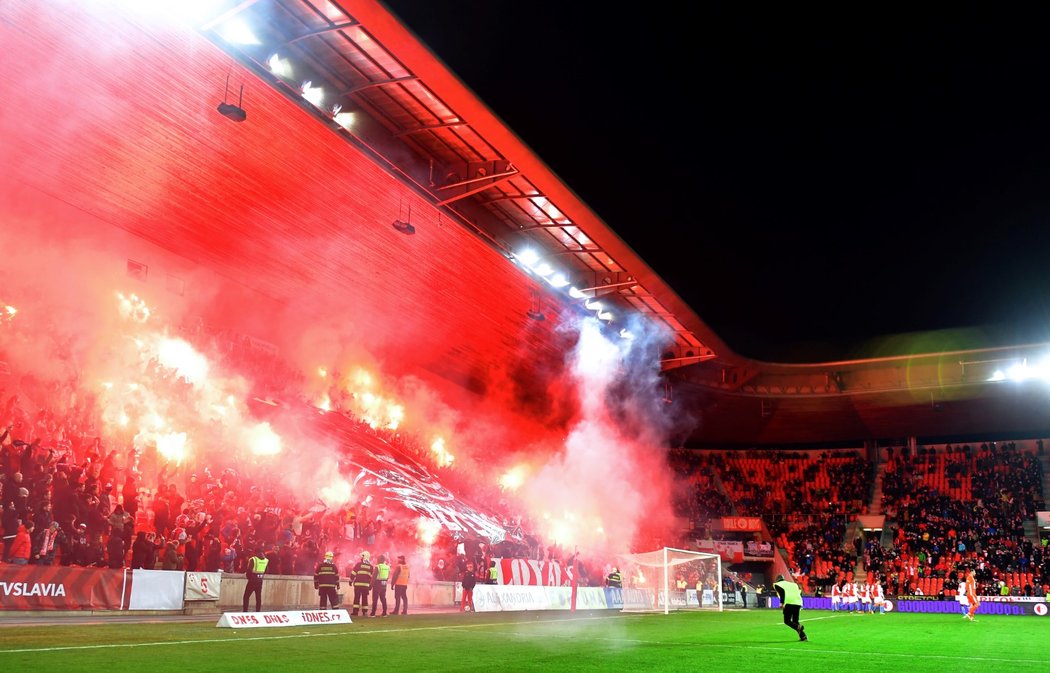 Slávistická Tribuna Sever bouří v ligovém klání s Mladou Boleslaví