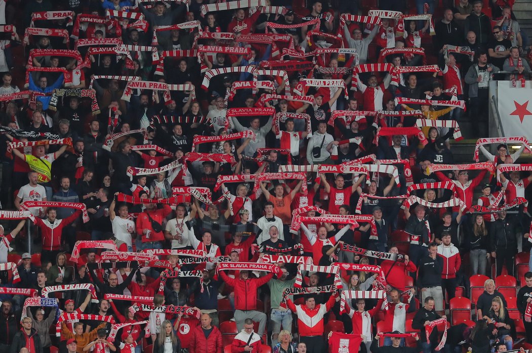 Slavia trestá sedm fanoušků zákazem vstupu a pokutou