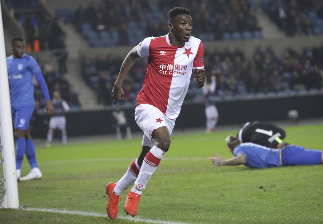 Ibrahim Traoré po zaváhání brankáře Genku poslal Slavii do vedení