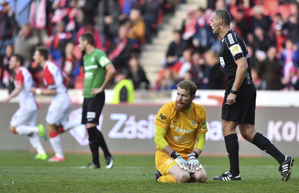 Brankář Jablonce Vlastimil Hrubý po vyrovnání Slavie