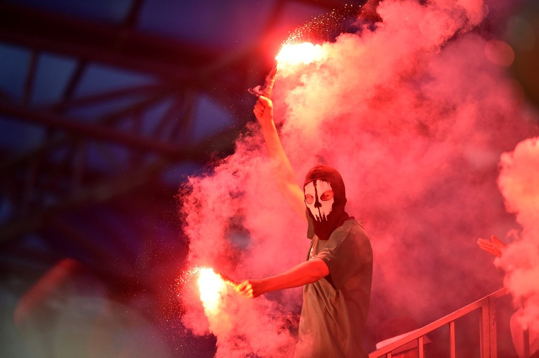 Fanoušek Jablonce na stadionu v Boleslavi při finále Mol Cupu se Slavií