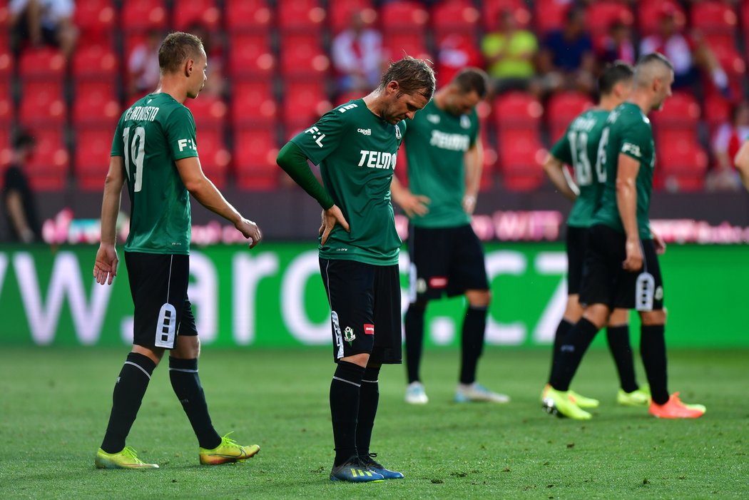 Zklamaní hráči Jablonec po výprasku v Edenu