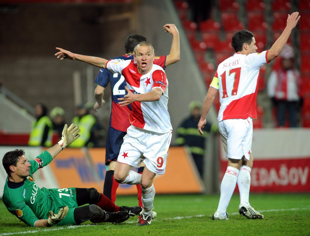 Reakce hráčů Slavie po neuznané brance, nejvíc je vidět Adam Hloušek.