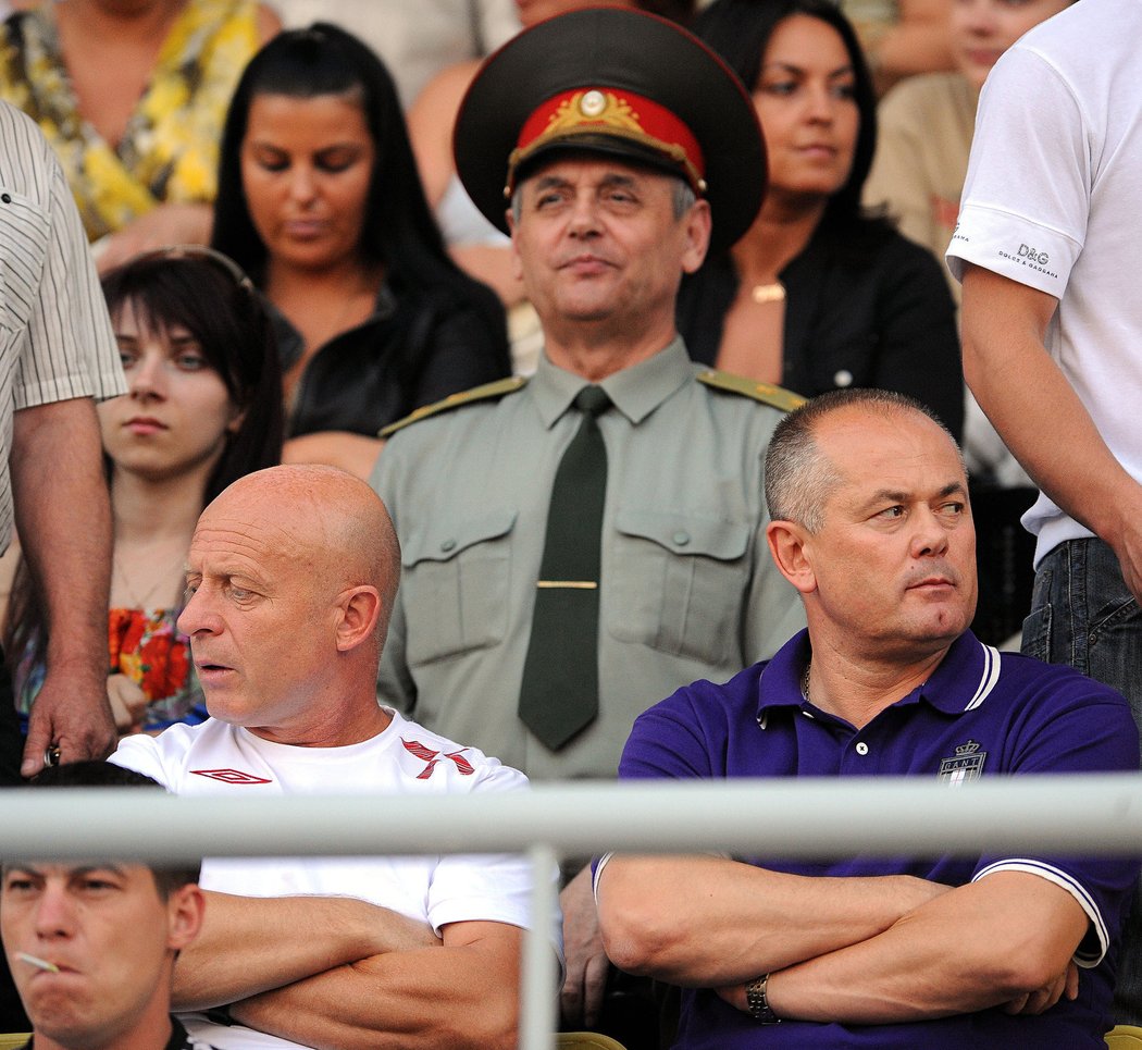 Někdejší prvoligový sudí Lubomír Puček (vpravo) odmítá, že by byl zapleten do současné kauzy českého fotbalu