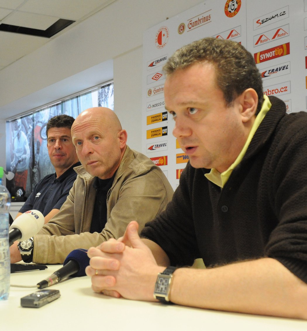 Slavia svolala tiskovou konferenci, aby vysvětlila své další kroky ohledně prvního týmu.