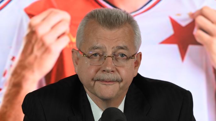 Předseda představenstva Slavie Jaroslav Tvrdík na předsezonní tiskové konferenci Předseda představenstva Slavie Jaroslav Tvrdík na předsezonní tiskové konferenci