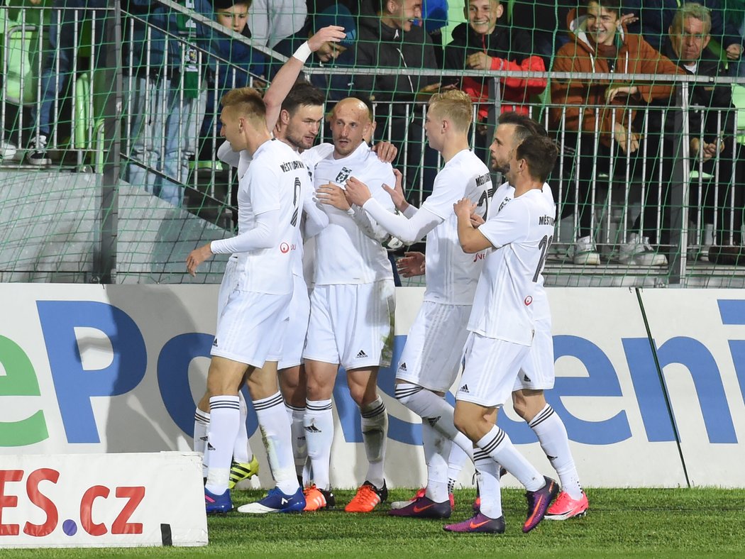 Fotbalisté Karviné po vyrovnání v utkání se Slavií na 1:1