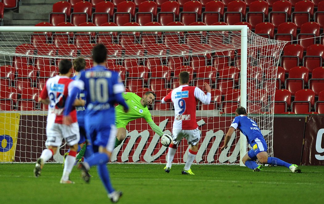 Slavia odmítla přezimovat jako poslední tým tabulky a Liberec porazila 2:1