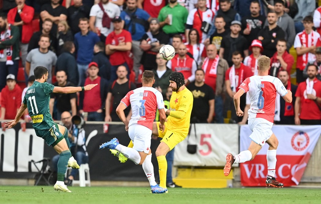Mahir Emreli dává první gól Legie Varšava proti Slavii