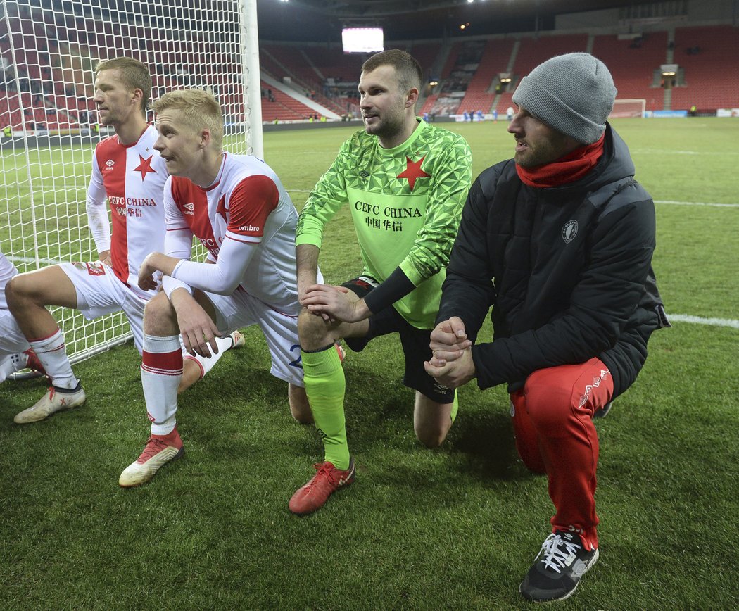 Děkovačka fotbalistů Slavie po výhře nad Libercem