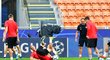 Fotbalisté Slavie na předzápasovém tréninku na San Siru před soubojem s Interem Milán v Lize mistrů
