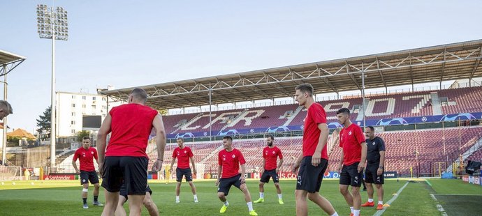 Slávisté si v pondělí vyzkoušeli při tréninku stadion v Kluži.