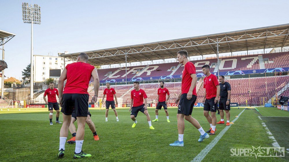 Slávisté si v pondělí vyzkoušeli při tréninku stadion v Kluži.