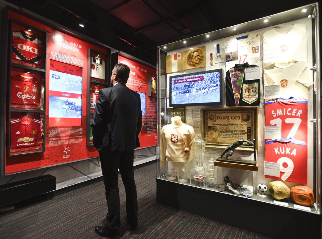 Expozice je umístěna ve dvou patrech stadionu a obsahuje více než tisíc exponátů od založení v roce 1892 až po současnost