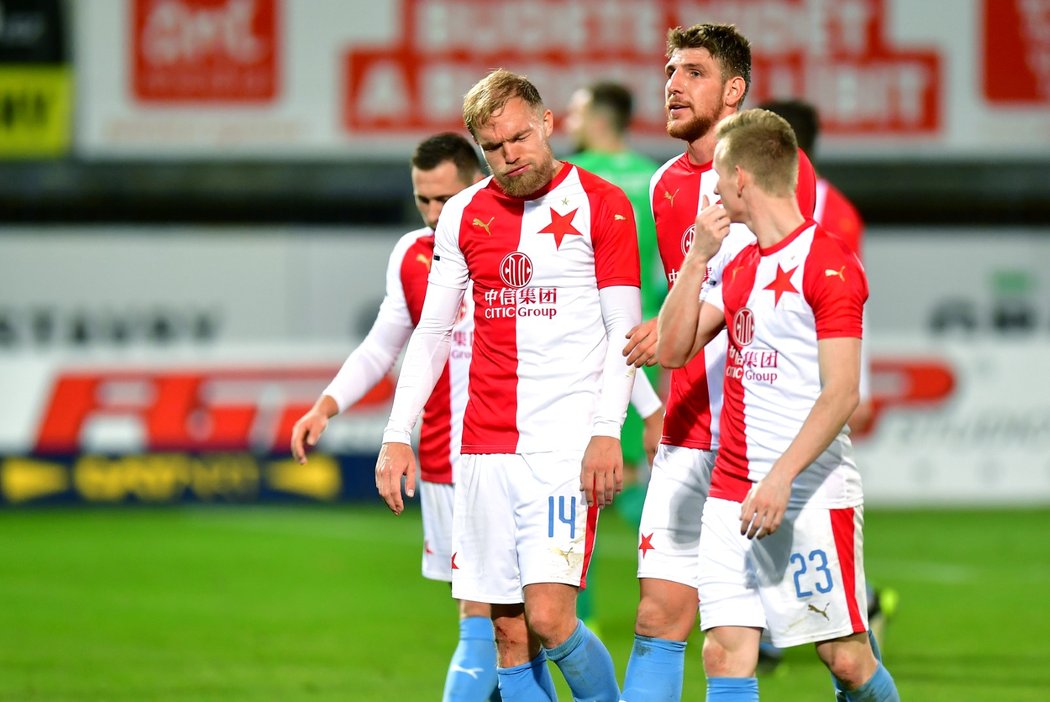 Zklamaní slávisté po remíze 0:0 v Olomouci