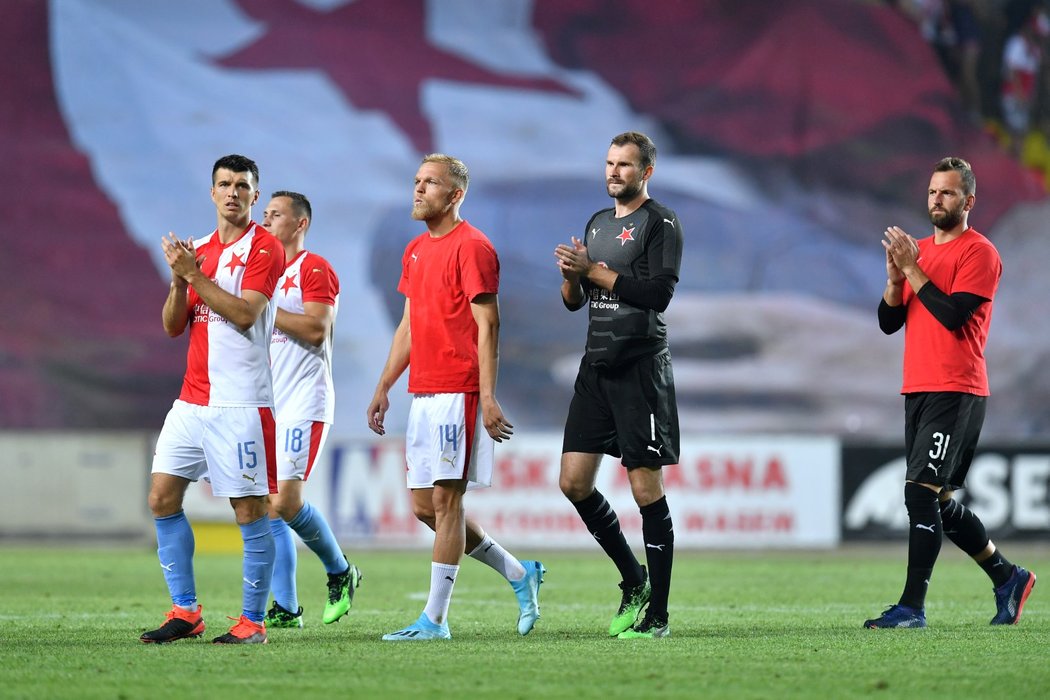 Fotbalisté Slavie děkují fanouškům za podporu v utkání s Olomoucí