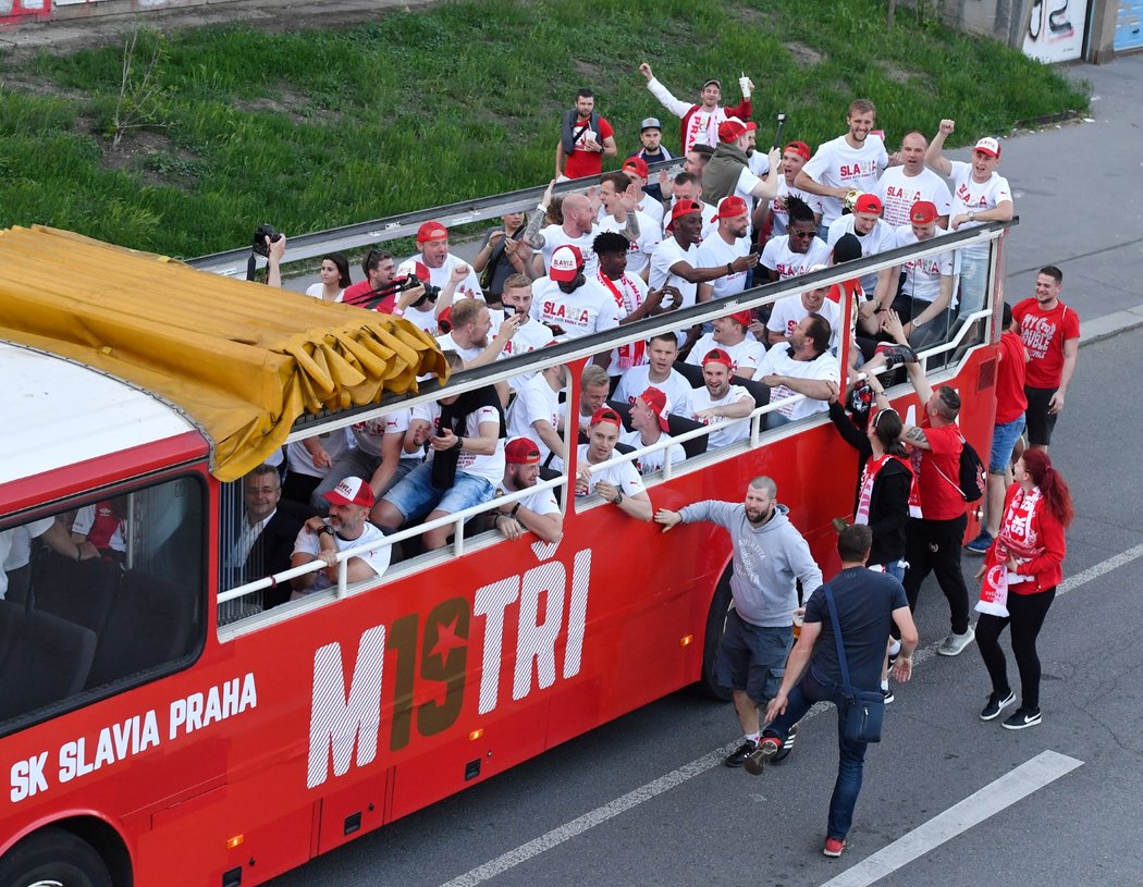 Stejně jako po titulech v minulých sezonách, tak i letos chystá Slavia triumfální jízdu autobusem ulicemi Prahy