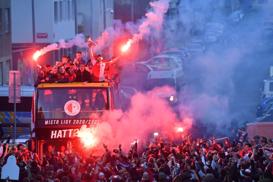 Pyrotechniku tentokrát fanouškům nikdonezakazoval