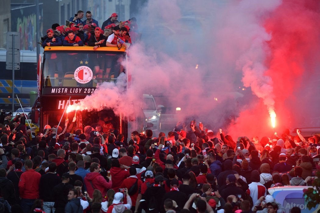 Pyrotechniku tentokrát fanouškům nikdonezakazoval