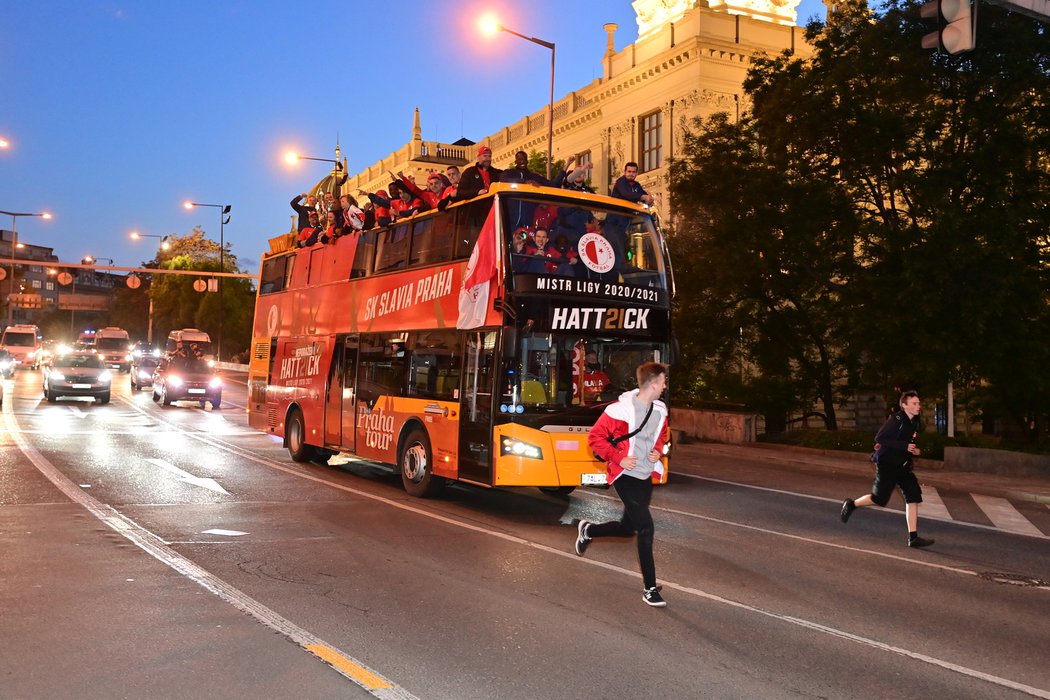 Triumfální jízda Prahou i se zastávkou na Václavském náměstí