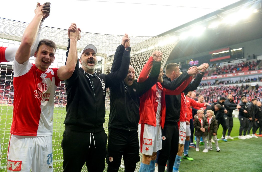 Nadšení slávisté děkují fanouškům po výhře nad Viktorií Plzeň