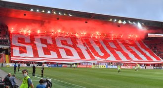 Slavia zaplatí za pyro proti Plzni sto tisíc. Hrozí i další pokuty