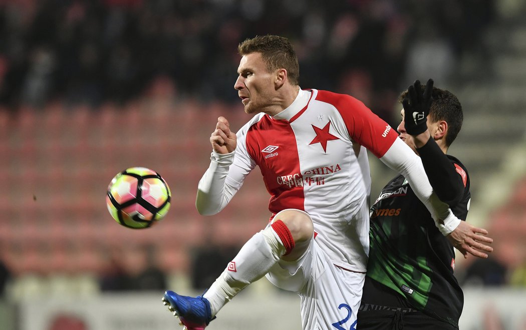 Útočník Slavie Muris Mešanovič proti Příbrami