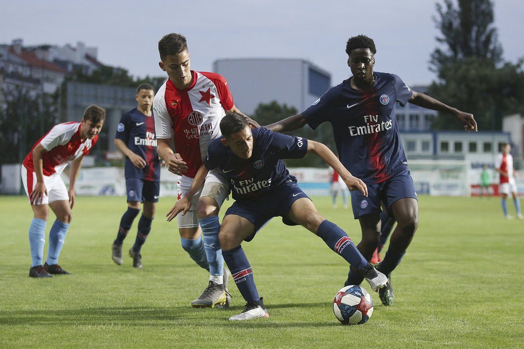 Finálový souboj na turnaji All Stars Cup mezi fotbalisty Slavie a PSG