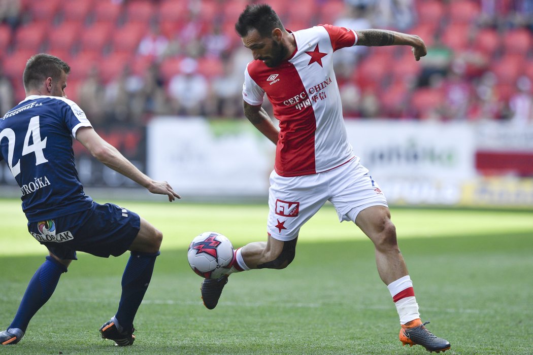 Zleva Jan Juroška z 1.FC Slovácko a Danny ze Slavie