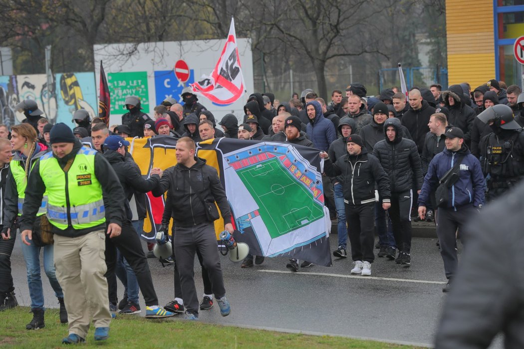 Sparťané vyrazili od Generali Areny do Edenu k 291. derby se Slavií