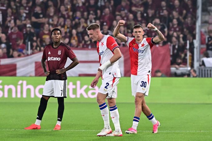 Čtyři stopeři? Trpišovský si vypůjčil stránku (nejen) z Guardiolovy knihy. Priske řeší rébus Čtyři stopeři? Trpišovský si vypůjčil stránku (nejen) z Guardiolovy knihy. Priske řeší rébus