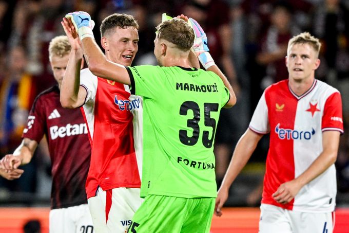Čtyři stopeři? Trpišovský si vypůjčil stránku (nejen) z Guardiolovy knihy. Priske řeší rébus Čtyři stopeři? Trpišovský si vypůjčil stránku (nejen) z Guardiolovy knihy. Priske řeší rébus