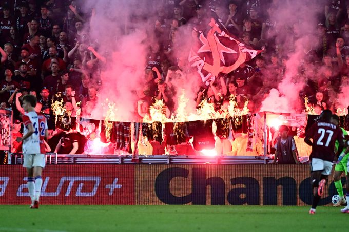 Za šest stovek na pohár?! Jste blázni, vzkazují sparťané na Žižkov. Ultras vyhlásili bojkot Za šest stovek na pohár?! Jste blázni, vzkazují sparťané na Žižkov. Ultras vyhlásili bojkot