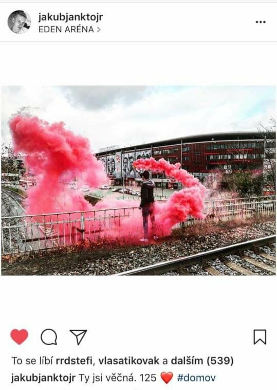 Jeden z fanoušků dal na Twitter screen příspěvku k oslavám výročí Slavie z Janktova Instagramu