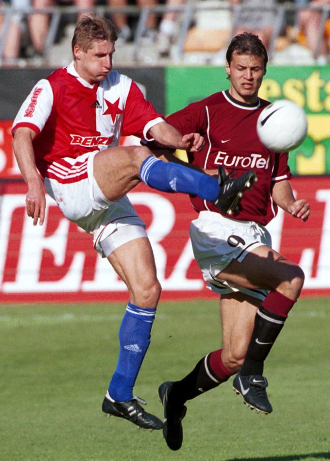 Vratislav Lokvenc v derby v roce 2000 sestřelil Slavii dvěma brankami
