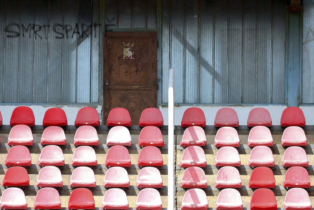 Stadion Evžena Rošického &#34;zdobí&#34; i vzkaz pražskému rivalovi