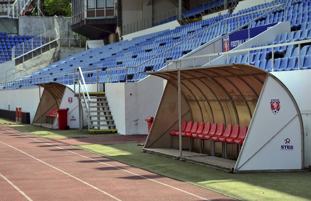 Lavičky na stadionu na Strahově