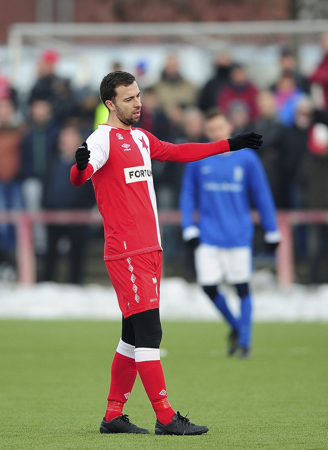 Špílmachr Slavie Josef Hušbauer sice v tuhle chvíli jen bezmocně rozhazuje rukama, ale jinak si vedl dobře. Slavia vyhrála nad Vlašimí 4:0 a Hušbauer dal gól.