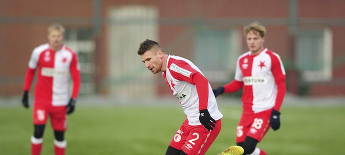 Fotbalista Slavie Muris Mešanovič chodil do soubojů zostra, i když byl duel s Vlašimí jen přípravou. Bojuje o místo v základní sestavě.