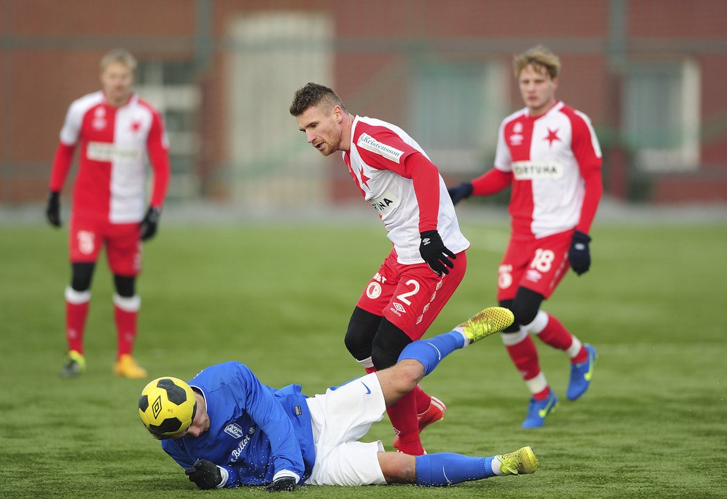 Fotbalista Slavie Muris Mešanovič chodil do soubojů zostra, i když byl duel s Vlašimí jen přípravou. Bojuje o místo v základní sestavě.