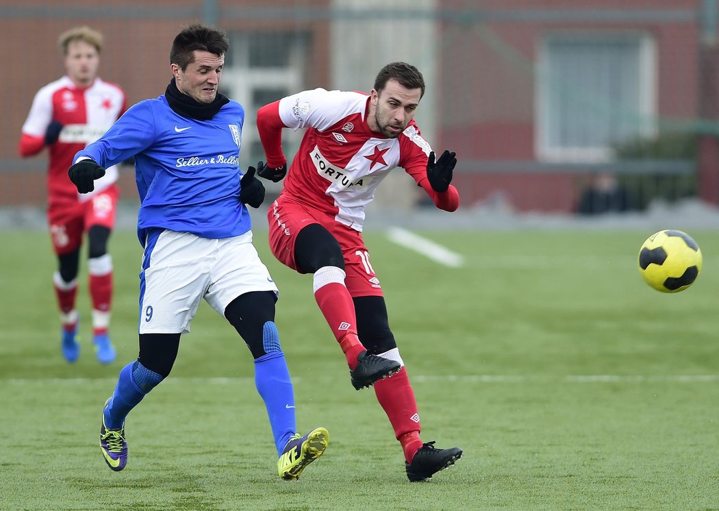 Josef Hušbauer si zahrál za Slavii a hned se také zapsal mezi střelce, když proti Vlašimi proměnil penaltu. Slavia vyhrála 4:0.