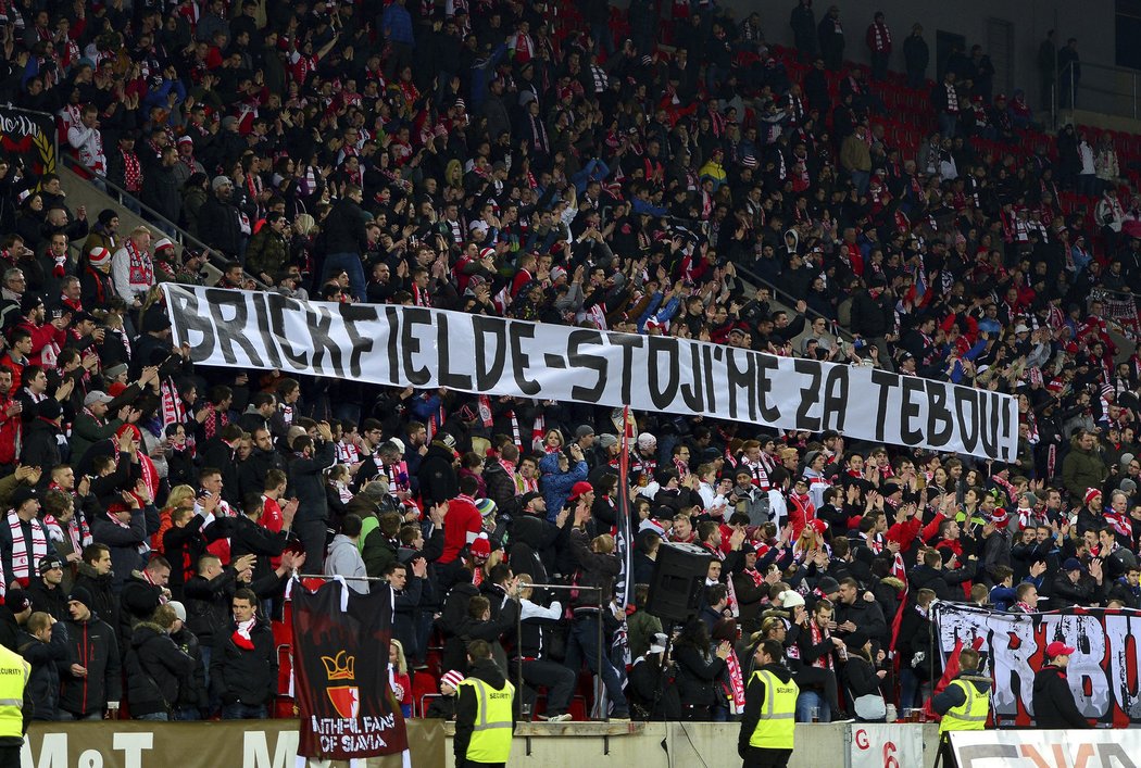 Choreo fanoušků fotbalové Slavie v utkání se Zlínem.